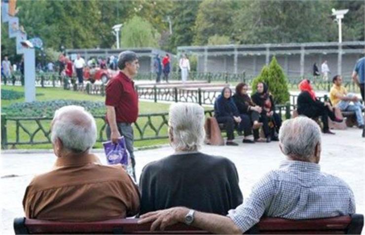 دفتر سخن‌گوی دولت دوشنبه شب با ارائه توضیحی درباره رقم اعلام شده حداقل حقوق بازنشستگان توسط دکتر ربیعی، سخن‌گوی دولت، در نشست هفتگی با رسانه‌ها اعلام کرد: رقم اعلام شده براساس محاسبه چند پارامتر و به‌صورت پیش‌بینی مطرح شده است.
