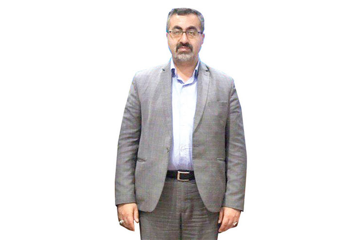 حکم روز گذشته وزیر بهداشت برای سادات لاری و عزل کیانوش جهانپور واکنش‌های زیادی در شبکه‌های اجتماعی درپی داشته است.