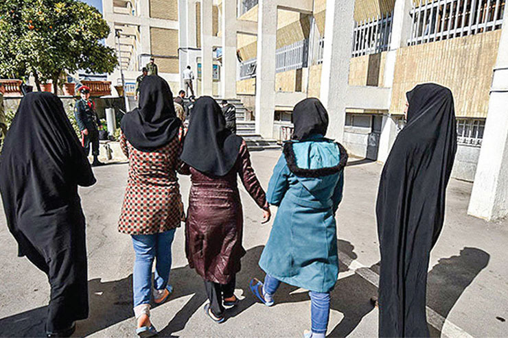 پلیس مشهد طی ۳ عملیات ضربتی ۷ زن و مردی که عامل ده‌ها فقره سرقت بودند را دستگیر کرد
