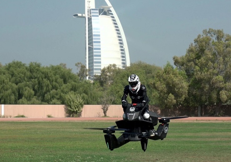 هاوربایک تولید شده توسط شرکت روسی «Hoversurf» در زمان تست در دبی دچار سانحه شد و اگرچه خلبان سالم ماند، اما به این موتورسیکلت پرنده آسیب شدیدی وارد شد.