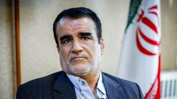 از اول وقتی آقای هاشمی فرمانده کل قوا شد و امام ایشان را منصوب کرد آقای محسن رضایی، آقای هاشمی را مزاحم کار خودش می‌دید.