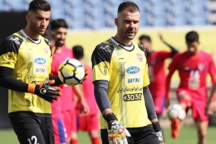 مربی دروازه‌بانان پرسپولیس مدعی است رابطه بین شاگردان سابقش در پرسپولیس به شکلی متفاوت نسبت به آنچه که مدعی‌ هستند، جریان داشته است.