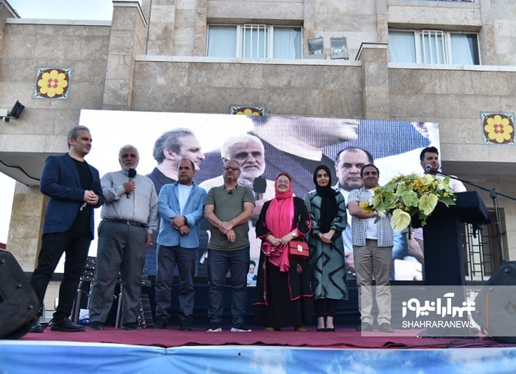 طومار حمایت از کودکان کار در مشهد از سوی مسئولان شهری، نمایندگان مجلس و جمعی از بازیگران و عوامل سریال بچه مهندس امضا شد.