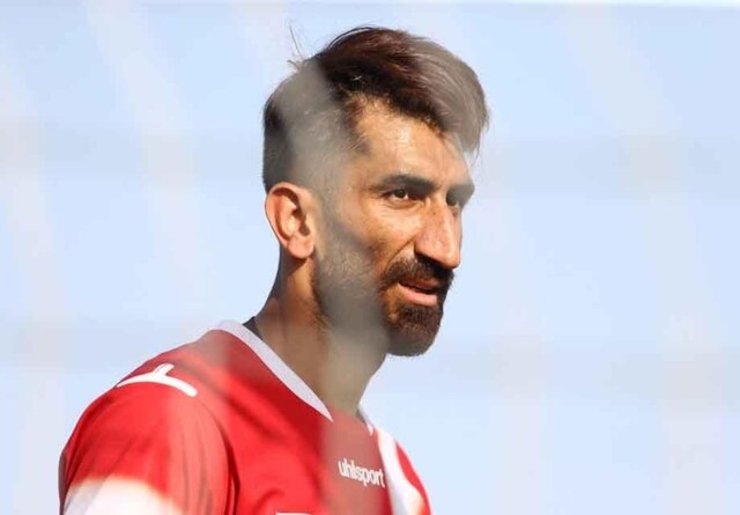دروازه‌بان پرسپولیس که آخرین تمرین خود را پیش از سفر به بلژیک همراه با هم تیمی‌هایش انجام داد، بدون خداحافظی تمرین را ترک کرد.