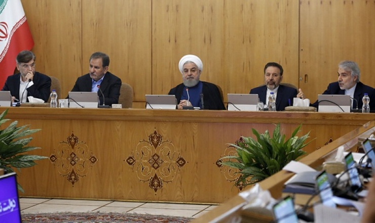 رییس‌جمهور در جلسه امروز هیات دولت بر لزوم کاهش زمان صدور مجوز برای کسب‌ و‌ کارها تاکید کرد‌.