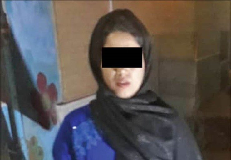 زن جوانی که در پی مرگ دخترخوانده ۱۰ ساله‌اش بازداشت شده بود، صبح روز گذشته در اولین جلسه بازپرسی به ارتکاب قتل اعتراف و راز مرگ عسل را فاش کرد.
