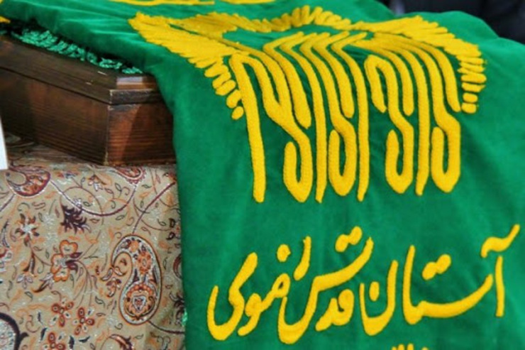 در آستانه دهه کرامت، پرچم‌های حرم منور رضوی برای حضور در طرح «زیر سایه خورشید» به غبار مضجع نورانی حضرت رضا علیه السلام متبرک شد.