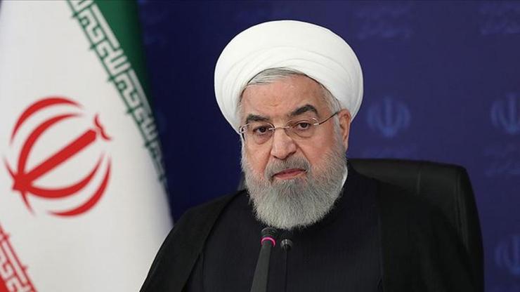 دکتر سعید نمکی وزیر بهداشت، درمان و آموزش پزشکی امروز گزارش آخرین وضعیت بیماری کرونا در کشور با تمرکز بر وضعیت استان‌های قرمز را به رئیس جمهور ارائه کرد.