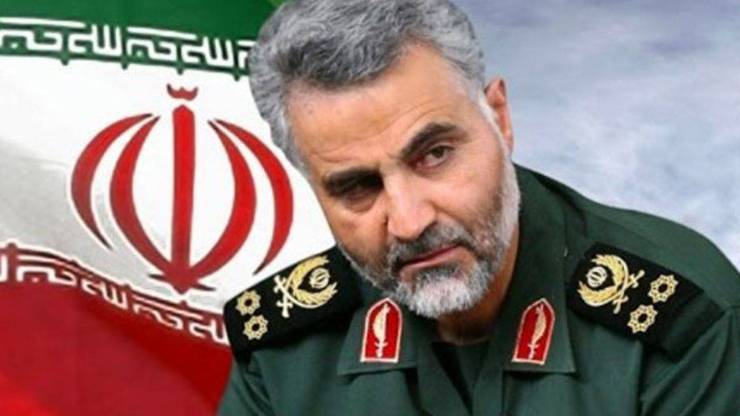 سردار سلیمانی، مثل همه پرواز‌های قبلی آمد داخل کابین و کنارم نشست. زمان پرواز تا دمشق تقریباً دو ساعت و نیم بود...