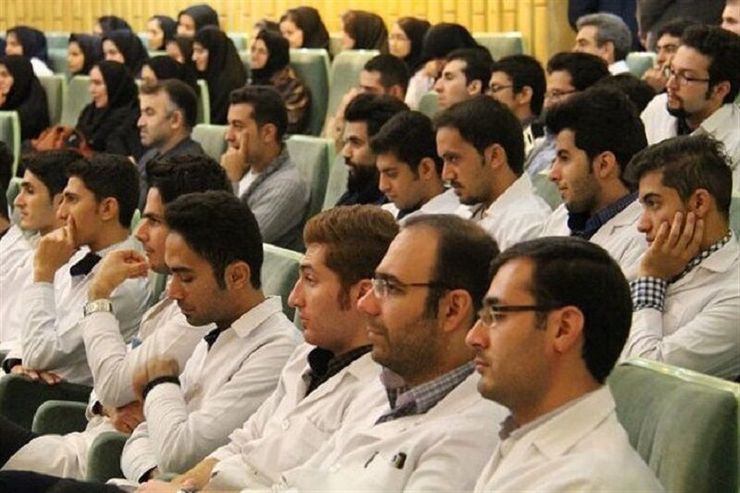 معاون فرهنگی و دانشجویی وزارت بهداشت، درمان و آموزش پزشکی گفت: دانشجویان دستیار پزشکی و دکتری تخصصی علوم پزشکی فاقد بیمه شناسایی می‌شوند و زیر پوشش بیمه سلامت قرار می‌گیرند.
