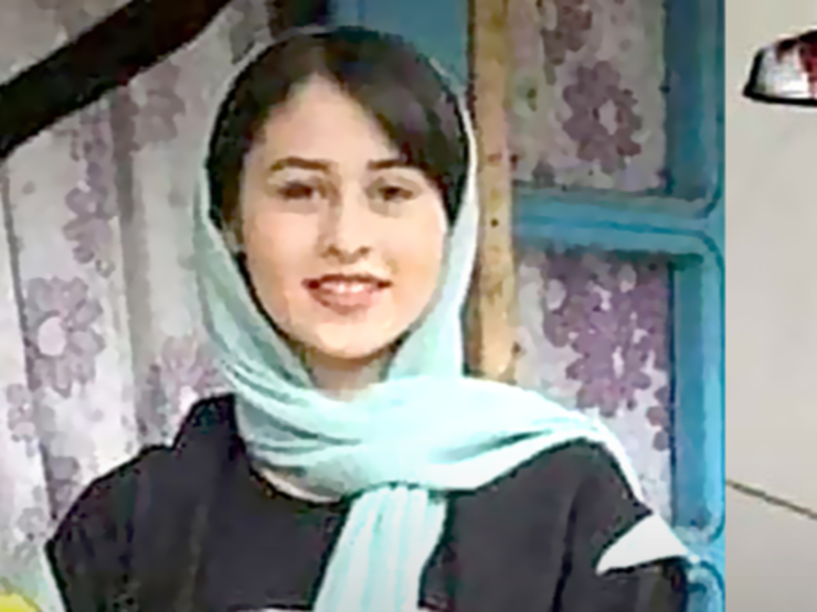 جامعه، هم از لحاظ قانونی و هم از لحاظ اخلاقی، باید با کسانی که تعدّی به زن را حقّ خودشان می‌دانند، برخورد سخت بکند.