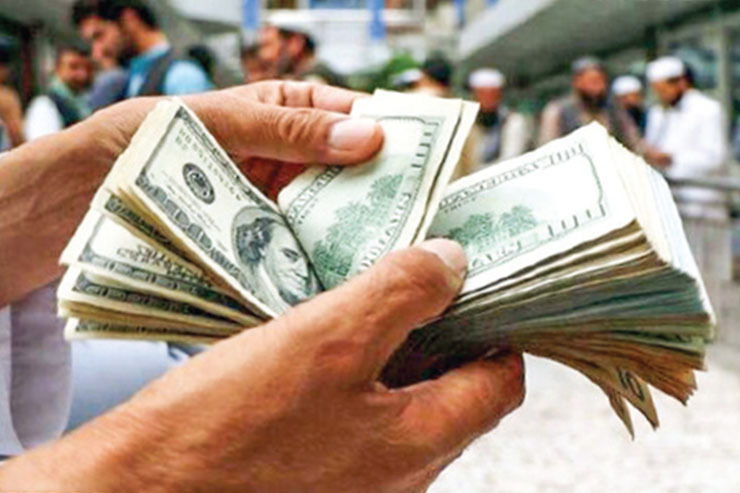خرداد برای قیمت ارز، ماه پر‌افت‌و‌خیزی بود. قیمت ارز در این ماه باوجود تمام وعده و وعید‌های مسئولان بانک مرکزی و خط‌و‌نشان کشیدن آن‌ها برای دلال‌ها نه تنها کنترل نشد، بلکه از کانال ۱۷ هزار تومانی وارد کانال ۱۹ هزار تومانی شد.