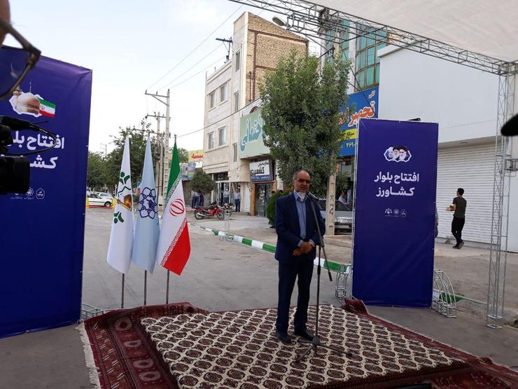 نایب رئیس شورای اسلامی شهر مشهد گفت: احداث میدان کشاورز در منطقه دو شهرداری مشهد باعث می‌شود این میدان دومین میدان بزرگ شهر بعد از میدان فردوسی قرار گیرد.
