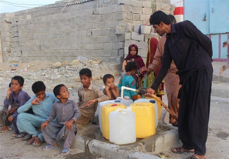 محمود کاظمی، مدیر صندوق بیمه اجتماعی کشاورزان، روستاییان و عشایر خراسان رضوی، گفت: تاکنون ۱۷۶ هزار و ۱۱۱ خانوار روستایی بدون بیمه اجتماعی در این استان شناسایی شده‌اند.