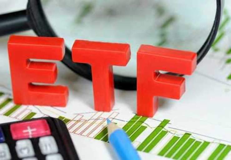 درحالی که اعلام شده بود دارایکم به عنوان نخستین صندوق ETF دولتی از روز شنبه (هفتم تیرماه)، قابل معامله است، اما همچنان این نماد بورسی هنوز در سبد برخی کارگزاری‌ها ننشسته و بسیاری از سهامداران این سهام، همچنان امکان معامله آنلاین را ندارند که مدیر دارایی و سرمایه‌گذاری بانک مسکن در این زمینه توضیحاتی را اعلام کرد.