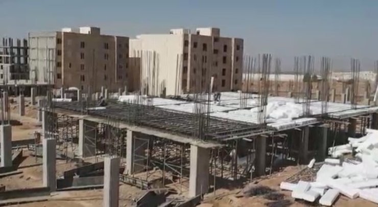 وزیر راه و شهرسازی با اشاره به پیش‌فروش متری مسکن در بورس گفت: بحث مسکن در بورس امر پیچیده‌ای است و قابل انجام سریع نیست در همین راستا صندوق تامین سرمایه زمین و مسکن را تشکیل داده‌ایم.