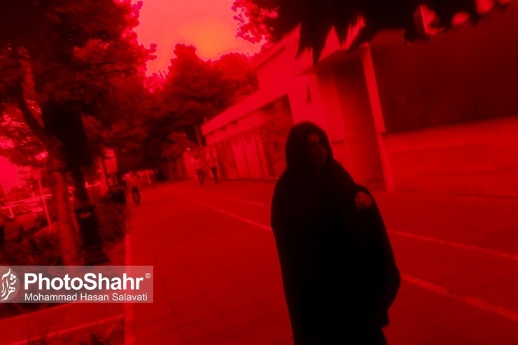 فرماندار مشهد گفت: مسائل اقتصادی بسیار مهم است لذا باید با کرونا و رعایت پروتکل‌های بهداشتی و فاصله گذری اجتماعی زندگی کرد.