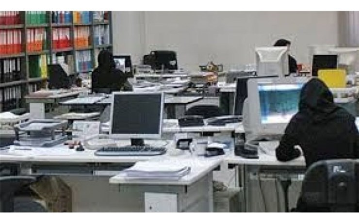 در حالی این روز‌ها با اعلام وضعیت نامناسب از لحاظ شیوع ویروس کرونا بحث دورکاری کارکنان دوباره مطرح شده است که از نظر دولت فقط دور کاری در زمانی که زیر ساخت‌های آن فراهم باشد امکان پذیر است و درباره آن، اگر شیوع کرونا مانند فروردین بحرانی شود تصمیم‌گیری خواهد شد.
