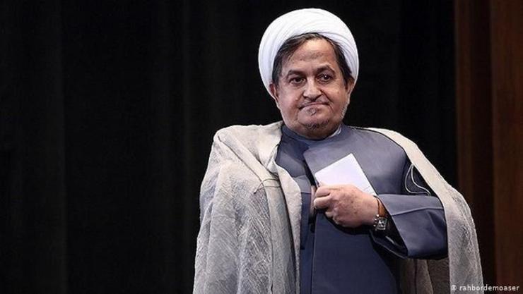 محمدعلی زم پدر روح‌الله زم مدیر کانال تلگرامی «آمد نیوز» که حالا با حکم دادگاه بدوی به «اعدام» محکوم شده در نامه‌ای که پایگاه خبری تحلیلی «آزادی» منتشر کرده انتقادهایی را نسبت به روند پرونده پسرش مطرح کرده است.
