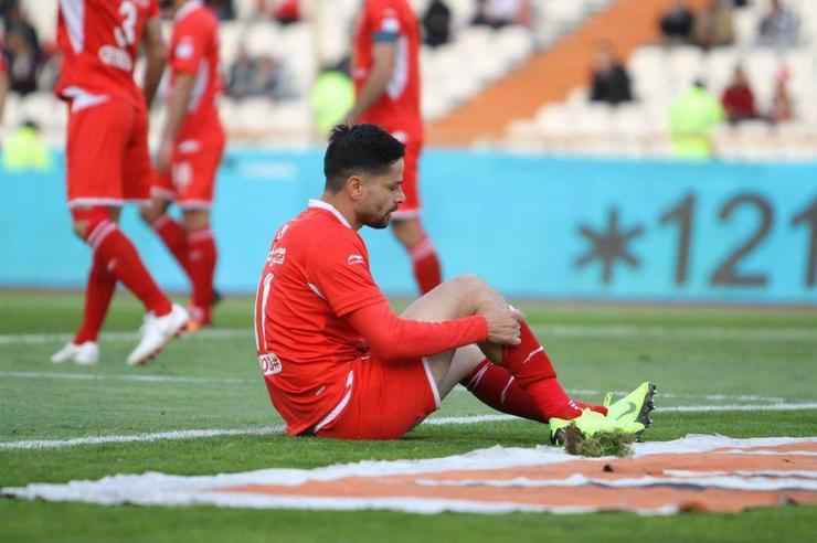 نیمه نخست دیدار تیم‌های پرسپولیس و شاهین با تساوی بدون گل به پایان رسید.