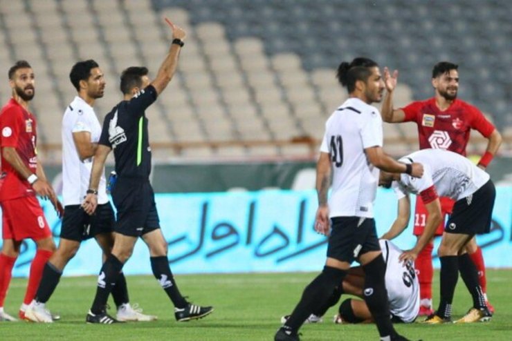 پرسپولیس مقابل شاهین بوشهر پیروز شد، اما سؤال اینجاست که آیا اخراج کمال کامیابی‌نیا توسط وحید کاظمی، داور مسابقه، درست بود؟