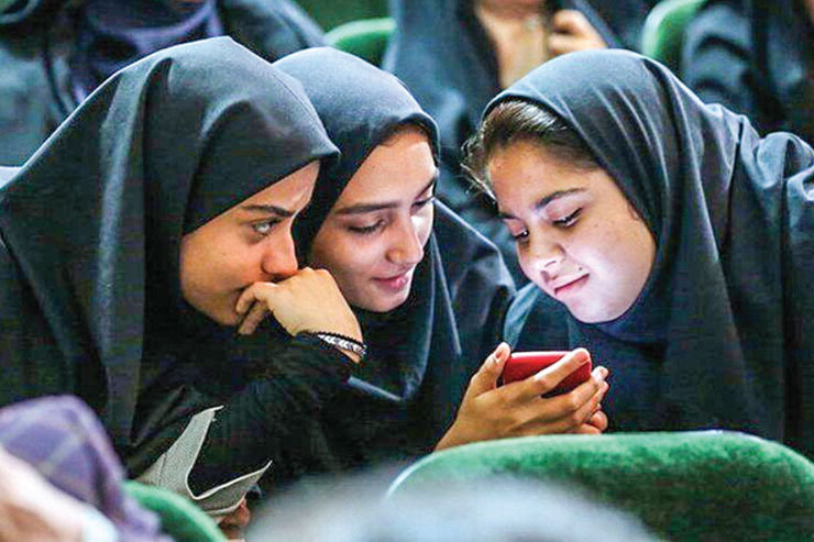 دختران نوجوان زیادی در روایت کردن زندگی شان به کرات به این مسئله اشاره می‌کنند که آنان حق دارند در زندگی اجازه داشته باشند به کشف جهان بپردازند و گاهی تجربه گرا بودنشان از سوی جامعه پذیرفته شود.