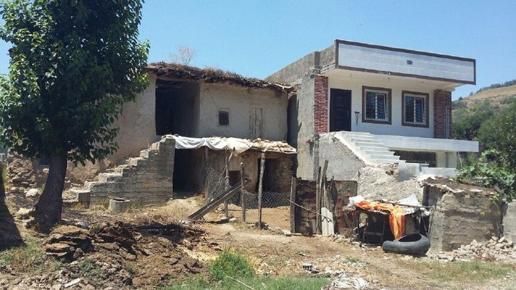 رئیس بنیاد مسکن از افزایش سقف تسهیلات مسکن روستایی از ۴۰ میلیون به ۵۰ میلیون تومان با نرخ سود ۵ درصد خبرداد.
