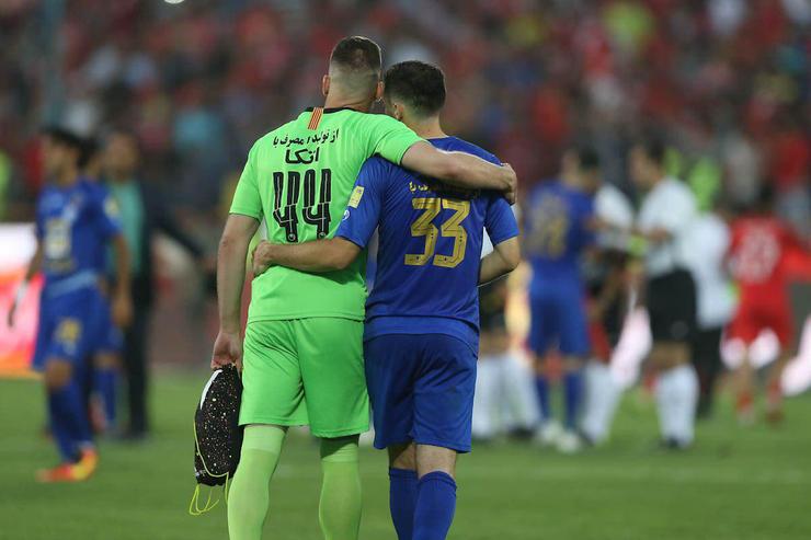 با مثبت شدن تست مدافع خارجی استقلال، پرسپولیسی‌ها بیش از همه نگران ورود کرونا به تیم‌شان هستند.