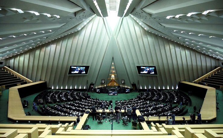 پس از انتشار خبر پرداخت اولین حقوق میلیونی به حساب نمایندگان مجلس یازدهم، نماینده کاشمر این موضوع را تأیید کرد. در ادامه به میزان حقوق نمایندگان مجلس یازدهم و سرفصل‌های آن می‌پردازیم.