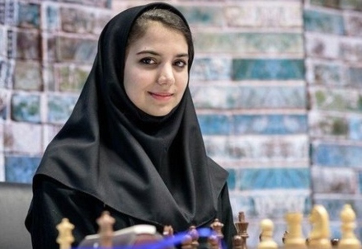 سارا خادم الشریعه شطرنج باز خوب کشورمان که پس از مدتی دوری دوباره بازگشته و در میادین رقابت حاضر می‌شود می‌گوید از تیم ملی خداحافظی نکرده بلکه در آن زمان شرایط را برای ادامه همکاری با فدراسیون مناسب ندیده است.