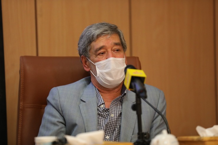 سخن‌گوی ستاد استانی مقابله با ویروس کرونای خراسان رضوی گفت: بر اساس مصوبه ستاد ملی مقابله با ویروس کرونا، ادارات دولتی به مراجعانی که از ماسک استفاده نمی‌کنند، خدمات ارائه نخواهند کرد.