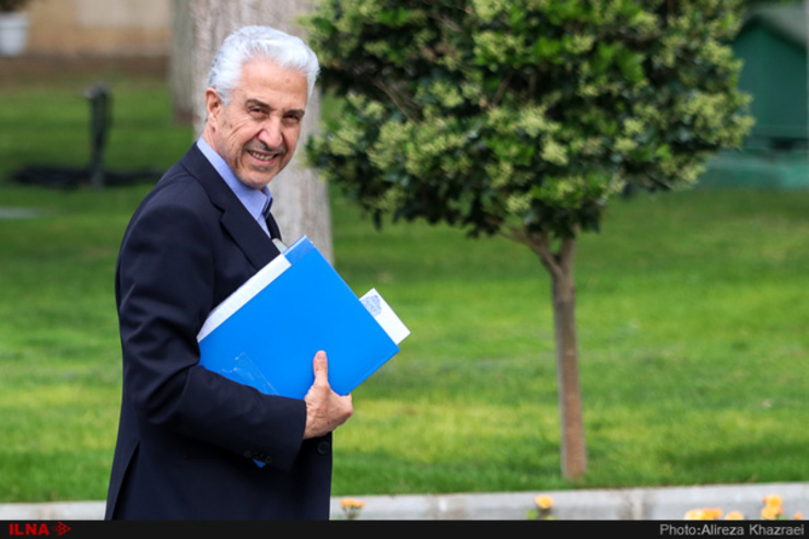 وزیر علوم با تاکید بر اینکه هیچ کدام از اعضای کمیسیون آموزش مجلس شورای اسلامی موافق تاخیر یا حذف برگزاری کنکور نیستند، گفت: دانش‌آموزان حدود دو هفته در کلاس‌های درس حضور یافتند و حتی در امتحانات نهایی شرکت کردند، این درحالیست که ما برای آزمون سراسری فقط حدود سه ساعت وقت آن‌ها را می‌خواهیم تا در یک فضای با استاندارد بالا حضور داشته باشند و در آزمون سراسری شرکت کنند.