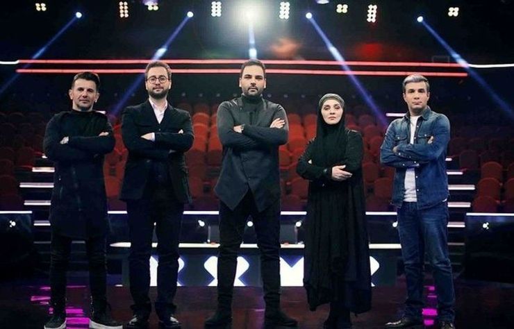 ضبط فصل دوم برنامه تلویزیونی «عصر جدید» داد که با رعایت تمام پروتکل‌ها و ماسک اجباری تماشاگران، ضبط ادامه دارد. احسان علیخانی در گفت‌وگوی زنده در فضای مجازی این خبر را اعلام کرد.