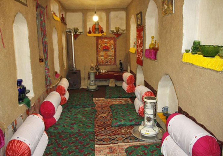 معاون سرمایه‌گذاری و تامین منابع اداره کل میراث‌ فرهنگی، گردشگری و صنایع ‌دستی‌ خراسان‌ رضوی از اجرای ۱۶۴ پروژه اقامتی در مشهد خبر داد.