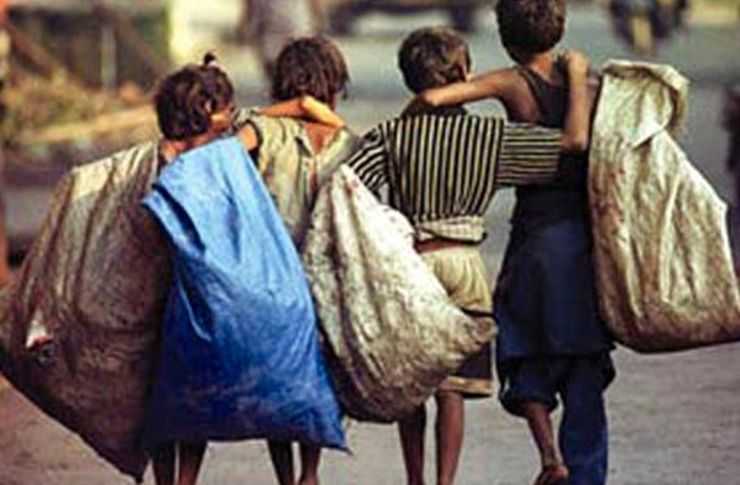  نایب رئیس مجلس شورای اسلامی گفت: باید با راه‌اندازی کسب و کار اجتماعی و طراحی مشاغلی برای کودکان کار به این قشر اجتماع کمک کنیم.