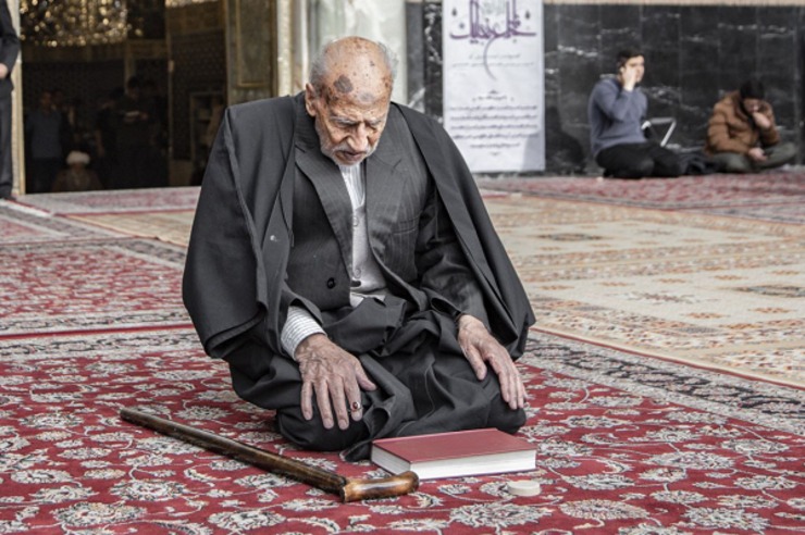 حاج محمد‌حسین مسئله‌گو دٌرّی قدیمی‌ترین خادم حرم نورانی امام رضا (ع) شب گذشته در سن ۹۷ سالگی درگذشت.