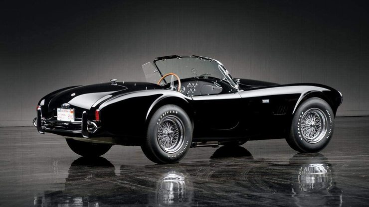 برای نسل جوان علاقه‌مندان به دنیای خودرو، AC Cobra ازطریق فیلم سینمایی «فورد علیه فراری» دوباره معرفی شد. در این فیلم هیجان انگیز، بیشتر مت دیمون، بازیگر نقش کارول شلبی و یکی از برندگان جایزه‌ی اسکار، رودستر AC Cobra را می‌راند.