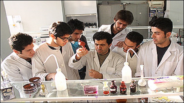 معاون دانشجویی وزارت بهداشت گفت: ۲۲ هزار دانشجو در دوره دستیاری و phd، زیر پوشش بیمه درمانی قرار خواهند گرفت.