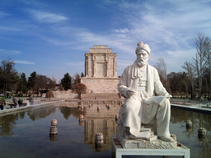 فردوسی به ما ایستادگی و خستگی ناپذیری در مقابل ناملایمات را می آموزد.