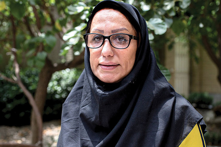 مهرانه لواسانیان پیش‌کسوت هندبال بانوان که سال‌هاست در محله سجاد سکونت دارد با مهربانی و لبخندی دلنشین به پیشواز ما آمد و ما را به یک نوشیدنی گرم مهمان کرد. آنچه می‌خوانید نتیجه گفت و گوی صمیمانه ماست.