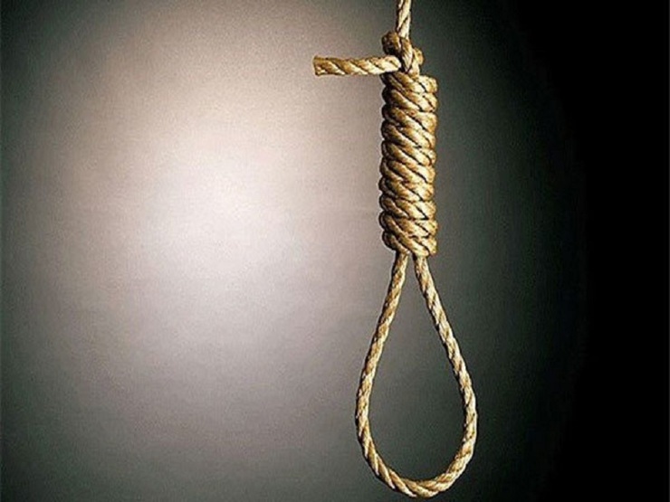 یکی از درجه داران نیروی انتظامی مشهد که مرد ۵۰ ساله‌ای را با شلیک گلوله از سلاح سازمانی به قتل رسانده بود از اعدام نجات یافت.