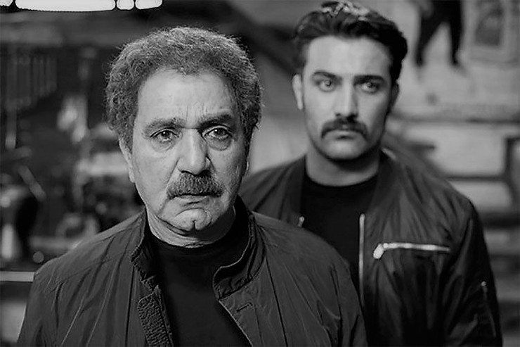مرتضی شایسته دبیر شورای صنفی نمایش عنوان کرد که فیلم سینمایی «آنجا همان ساعت» ساخته سیروس الوند که قرار بود چهارشنبه همین هفته اکران شود، با یک هفته تاخیر روی پرده می‌رود.