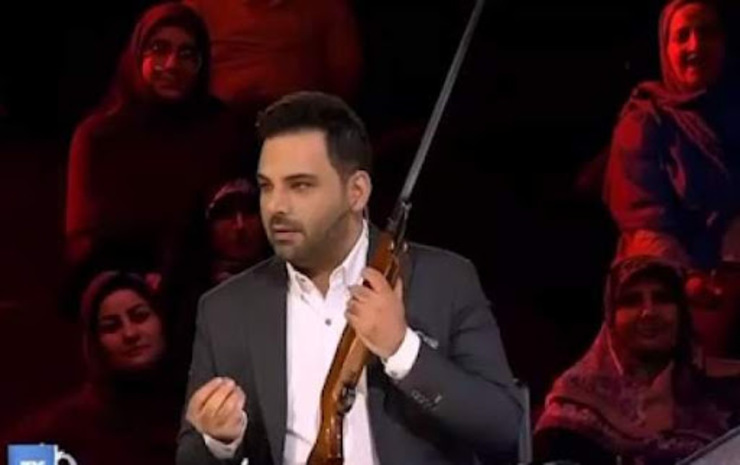 تیراندازی احسان علیخانی در برنامه عصرجدید+ فیلم
