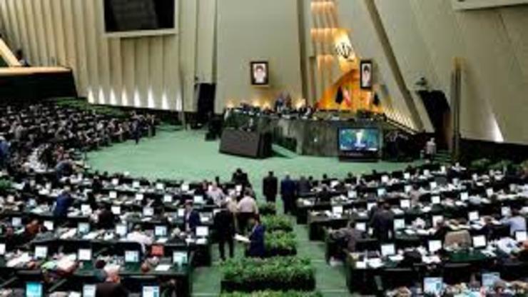عضو کمیسیون صنایع و معادن مجلس شورای اسلامی گفت: مجلس عزم جدی برای حل مشکل گرانی خودرو دارد و برنامه اصلی کمیسیون صنایع مجلس سامان‌دهی بازار خودرو است.