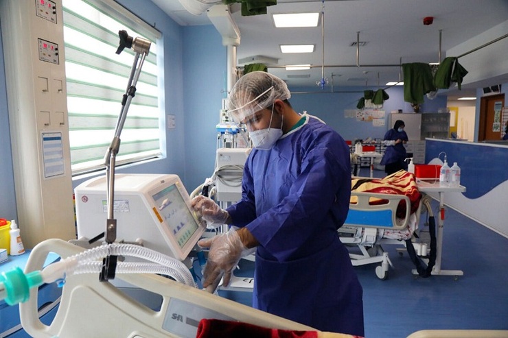 مدیر آمار و فناوری اطلاعات دانشگاه علوم پزشکی مشهد گفت: برای نخستین بار در کشور بانک اطلاعات جامع حوزه مدیریت آمار و فناوری اطلاعات دانشگاه علوم پزشکی مشهد برای خدمت‌رسانی بهتر به بیماران کرونایی و غیرکرونایی در سه حوزه بهداشت، درمان و آمار فعال شد.