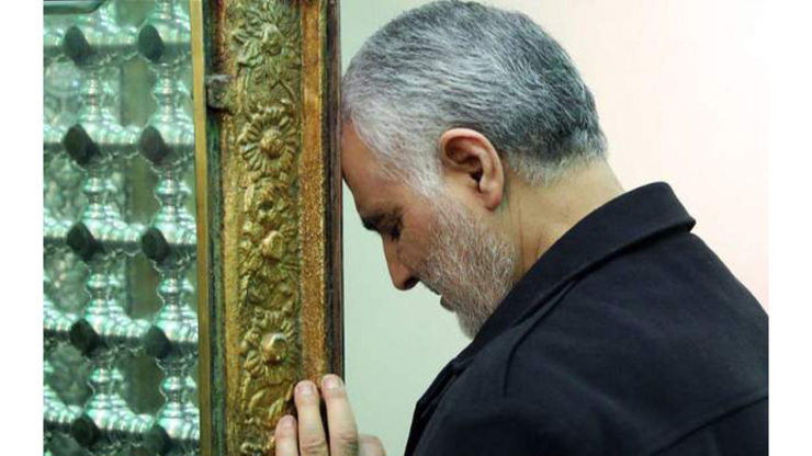 حضور شهید حاج قاسم سلیمانی در ضریح مطهر امام رضا (ع) به منظور غبارروبی ماجرای شنیدنی دارد که حجت‌الاسلام رئیسی در گفتگوی اخیر خود آن را بازگو کرد.