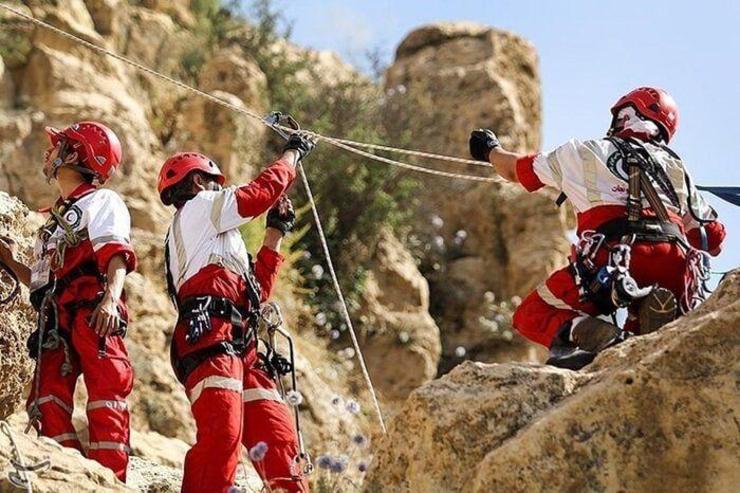 امدادگران هلال‌ احمر در ٩ استان برای یافتن ١٩ ناپدیدشده راهی کوه، جنگل و رودخانه‌ها شدند.