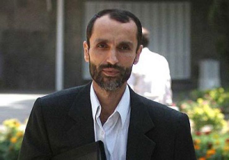 حمید بقایی معاون احمدی‌نژاد با ورود به دفتر روزنامه شرق و حمله و فحاشی، نظم این روزنامه را برهم زد.