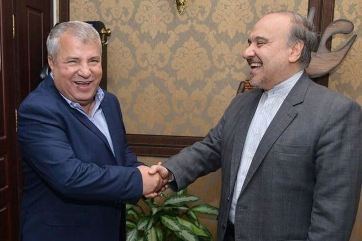 پیشکسوت باشگاه پرسپولیس برای پادرمیانی به دیدار وزیر ورزش رفت.