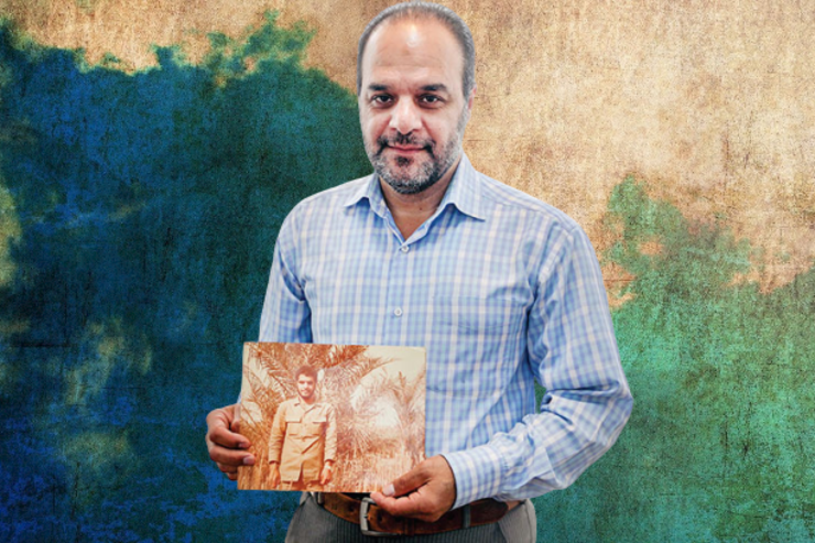 عراقی‌ها ما را به رگبار بستند. برایم عجیب بود که چرا تیر‌ها به من نمی‌خورد. تخریب‌چی از پشت تیر خورد و همان‌طور که نشسته بود، روی زمین افتاد. با افتادنش، یک مین دیگر هم منفجر شد.